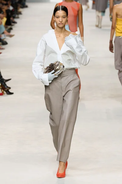 Look 48